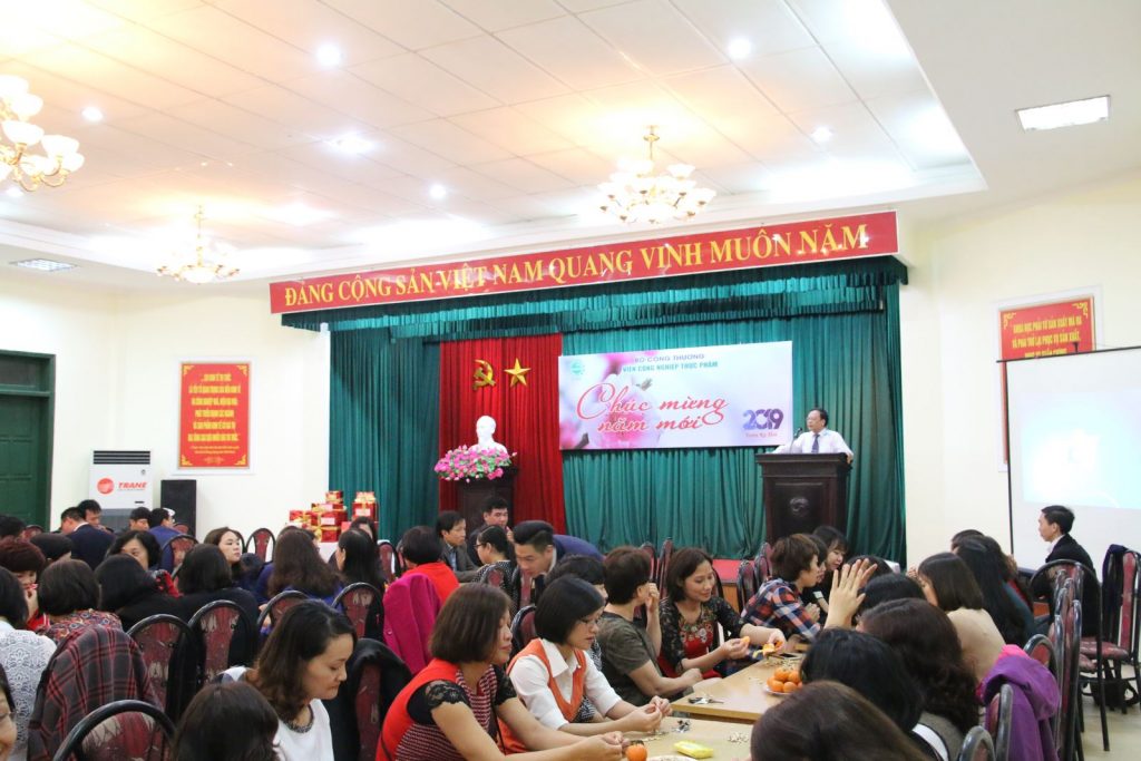 Viện trưởng Lê Đức Mạnh phát biểu tại buổi gặp mặt